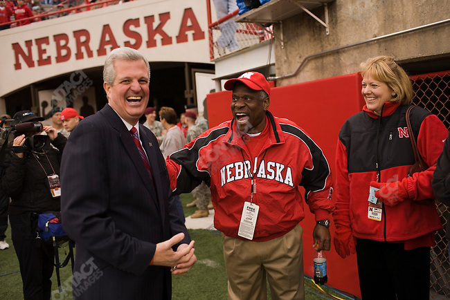 JAR0709-15UNUSCFootball14.jpg