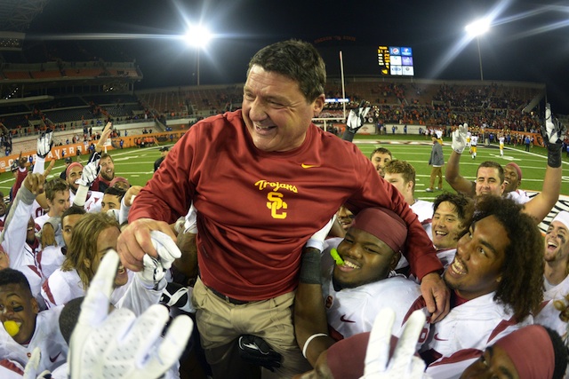Ed-Oregeron-USC-Fans-Players.jpg