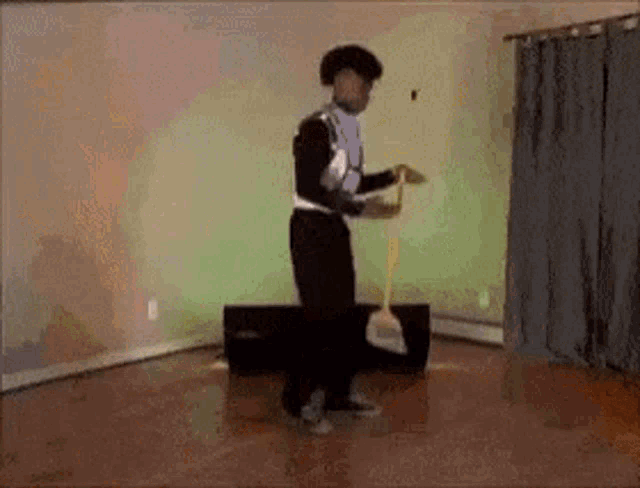 dave-chappelle-dancing.gif