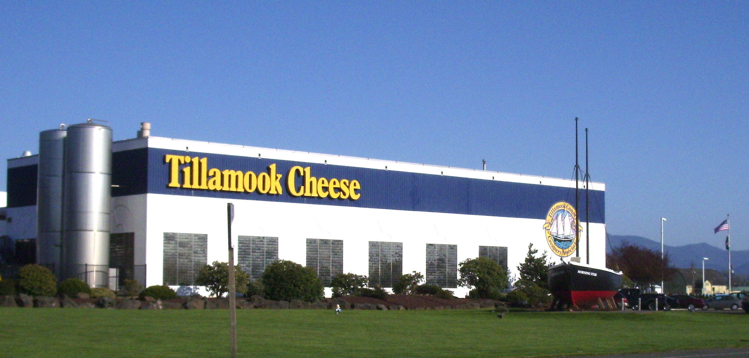 Tillamook_creamery_exterior_P2548.jpeg