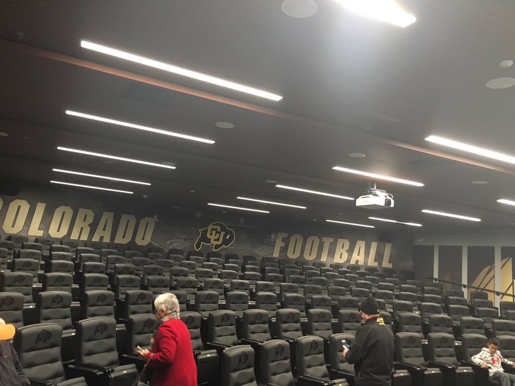 CWOE7WMU4AEnUG_.jpg