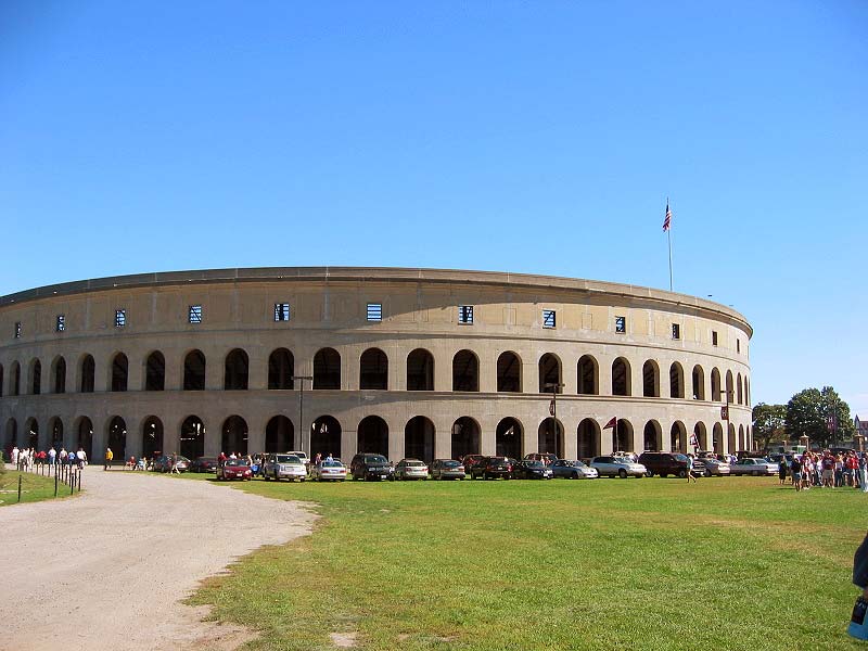 Harvard_Stadium,_Dudesleeper.jpg