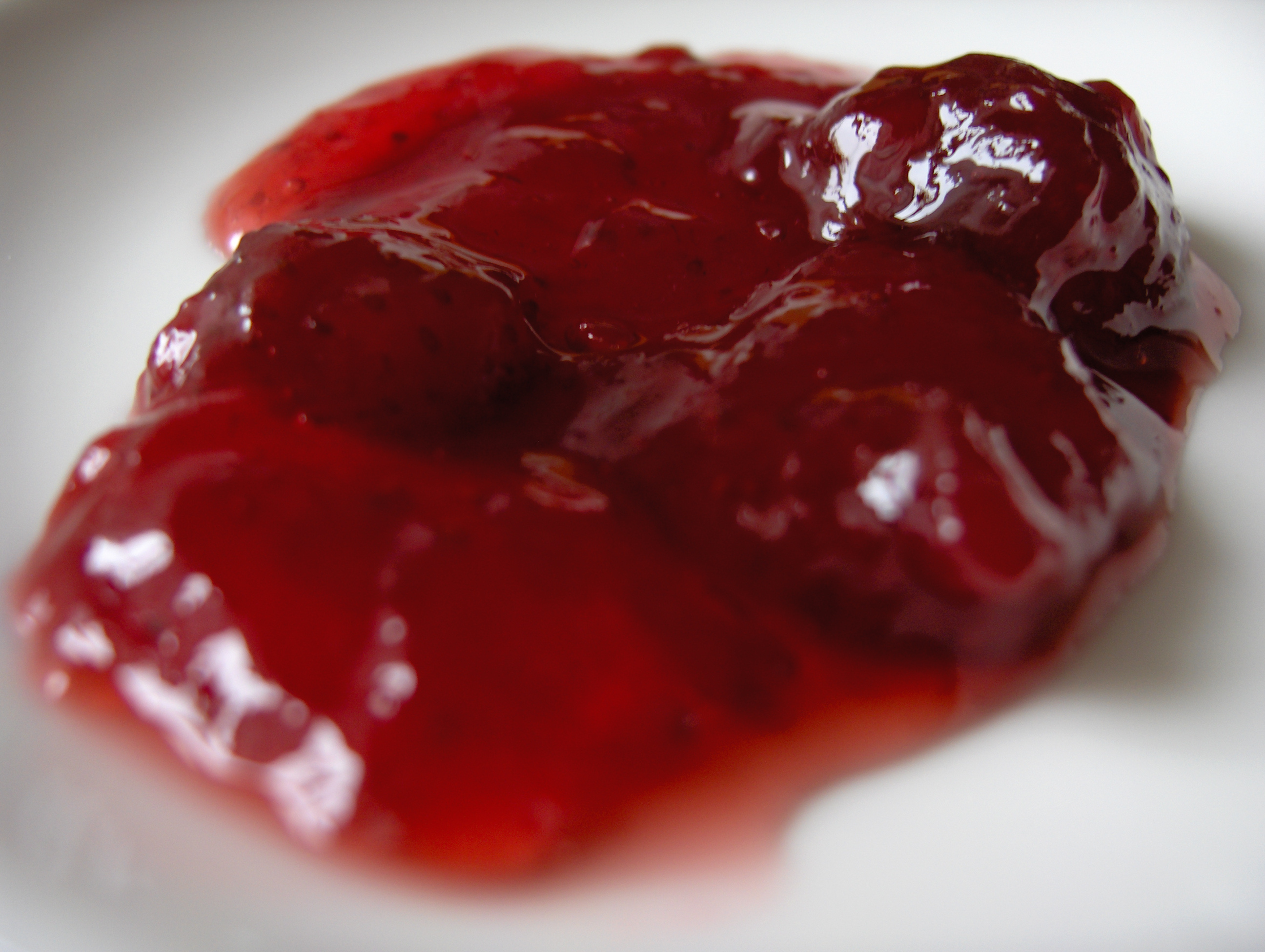 Strawberry_jam_on_a_dish.JPG